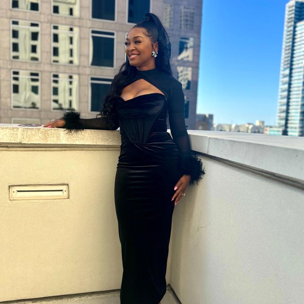 THALIA
BLACK VELVET CORSET MAXI DRESS